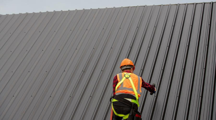 Professional gutter cleaning in Sterling Heights, MI
